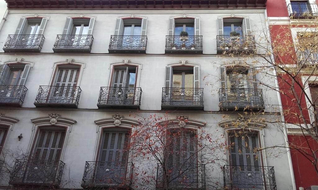 Apartamentos Plaza De Espana Madrid Bagian luar foto