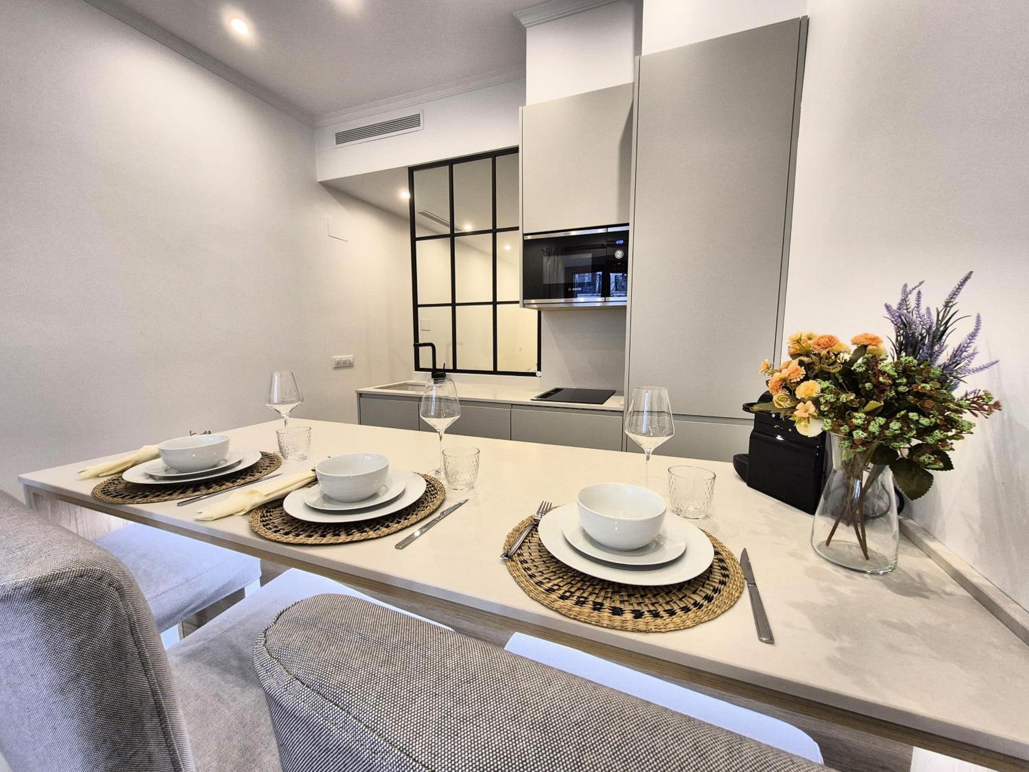 Apartamentos Plaza De Espana Madrid Bagian luar foto