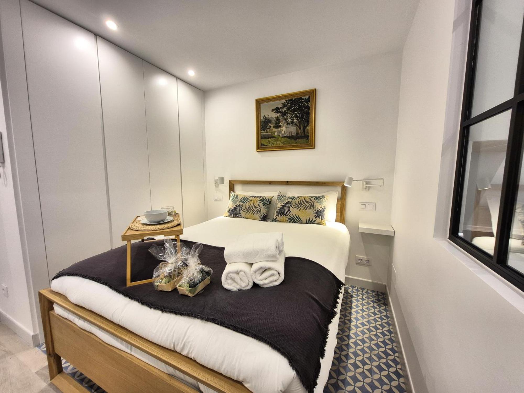 Apartamentos Plaza De Espana Madrid Bagian luar foto