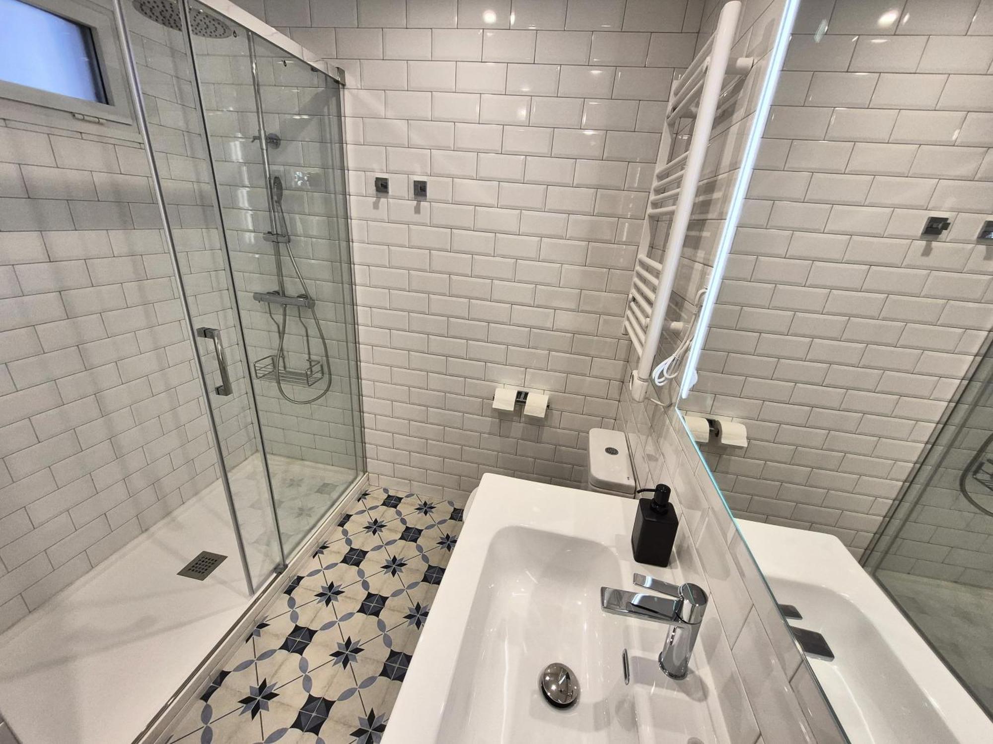 Apartamentos Plaza De Espana Madrid Bagian luar foto