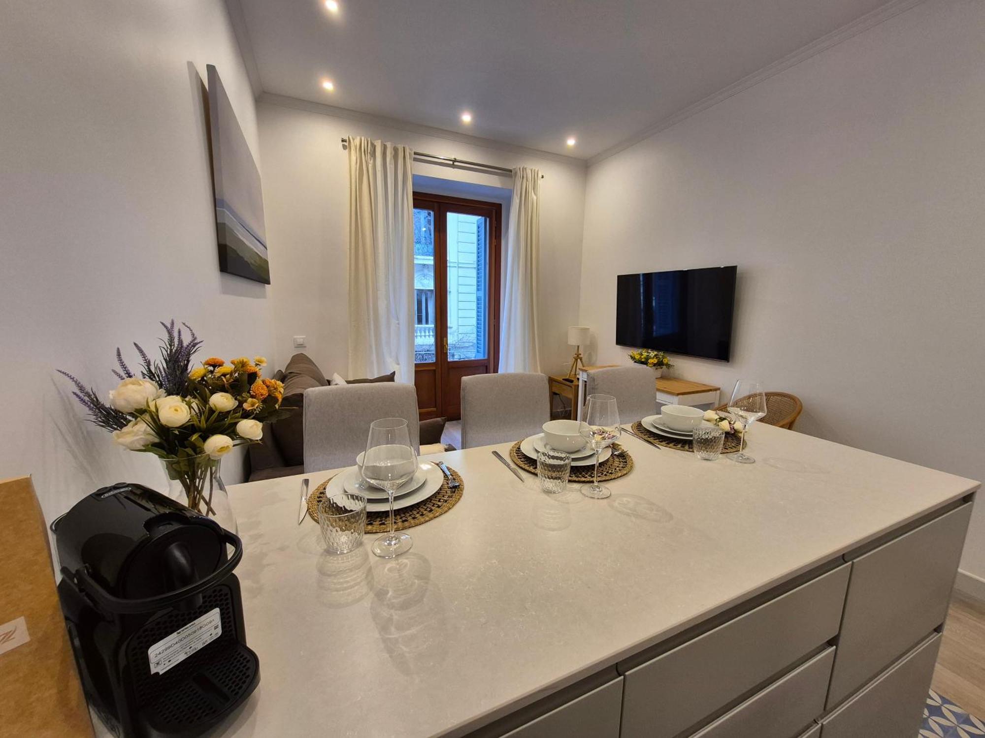 Apartamentos Plaza De Espana Madrid Bagian luar foto