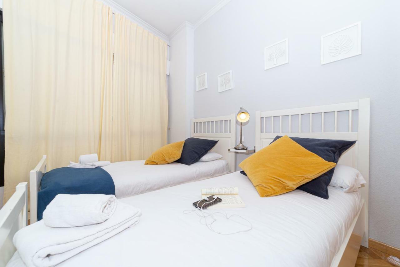 Apartamentos Plaza De Espana Madrid Bagian luar foto