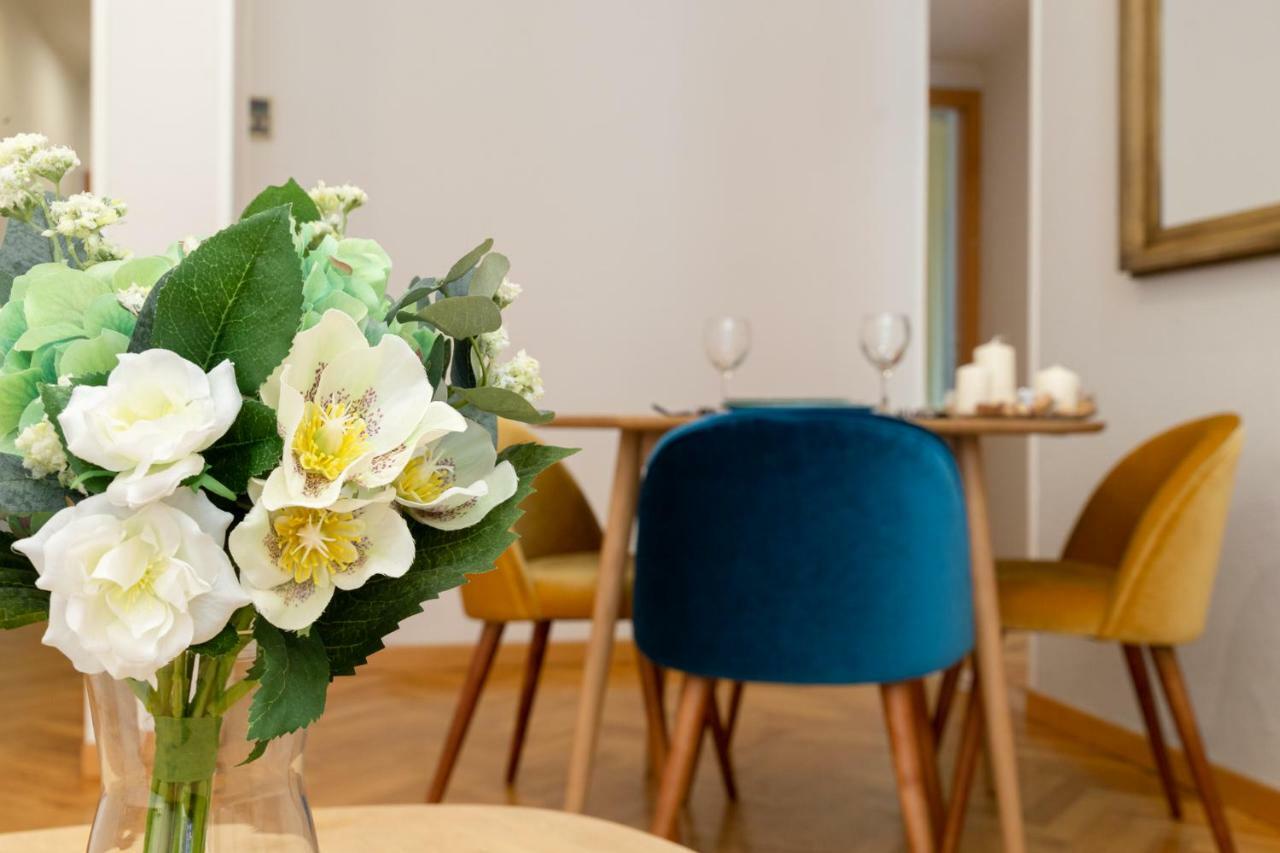 Apartamentos Plaza De Espana Madrid Bagian luar foto