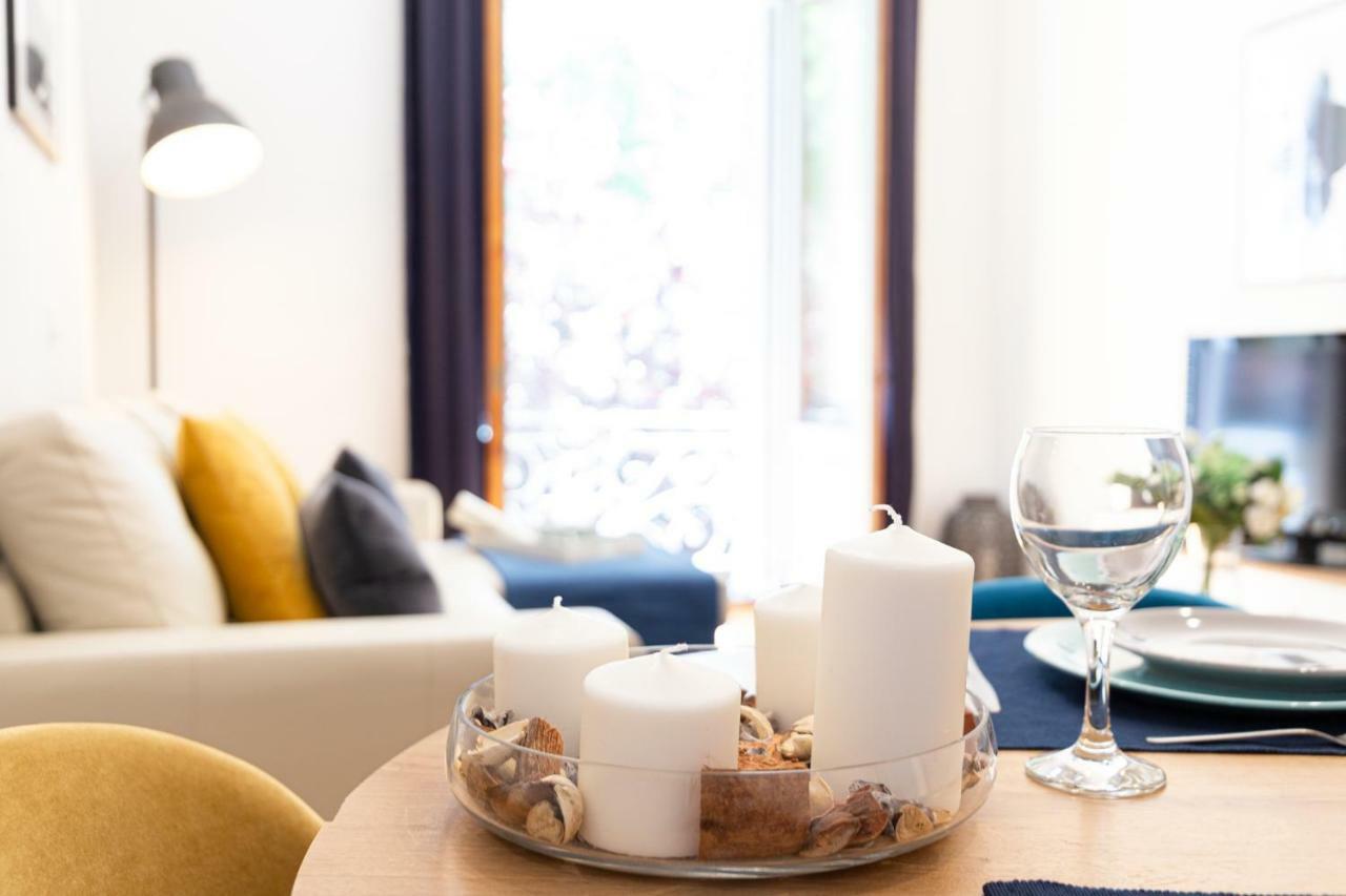 Apartamentos Plaza De Espana Madrid Bagian luar foto