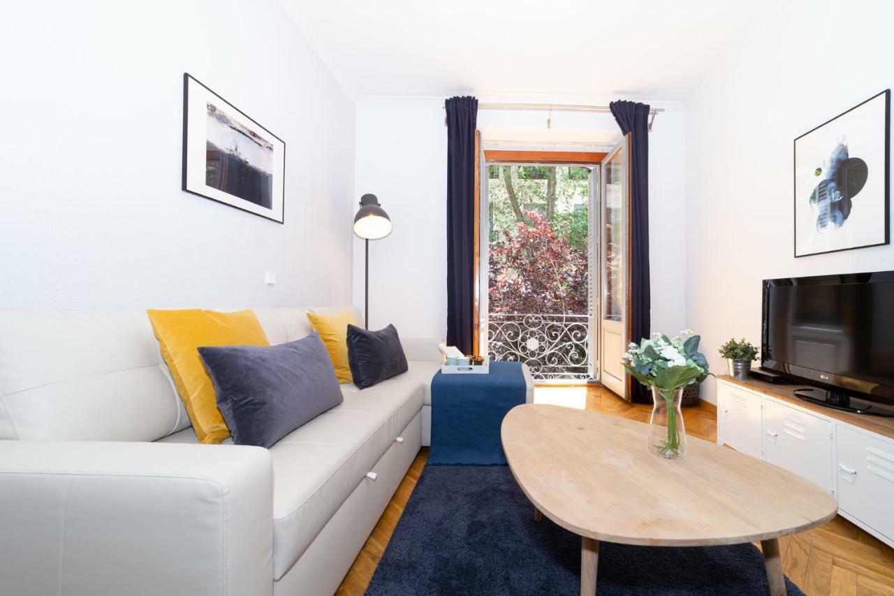 Apartamentos Plaza De Espana Madrid Bagian luar foto
