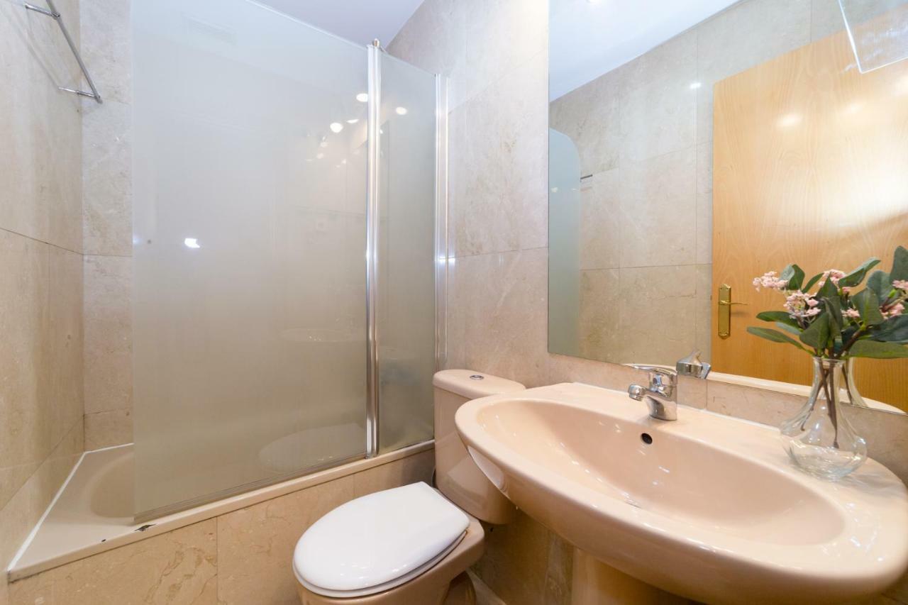 Apartamentos Plaza De Espana Madrid Bagian luar foto