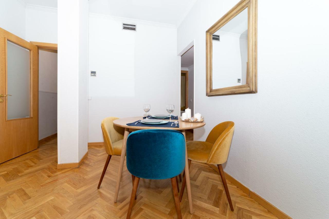 Apartamentos Plaza De Espana Madrid Bagian luar foto