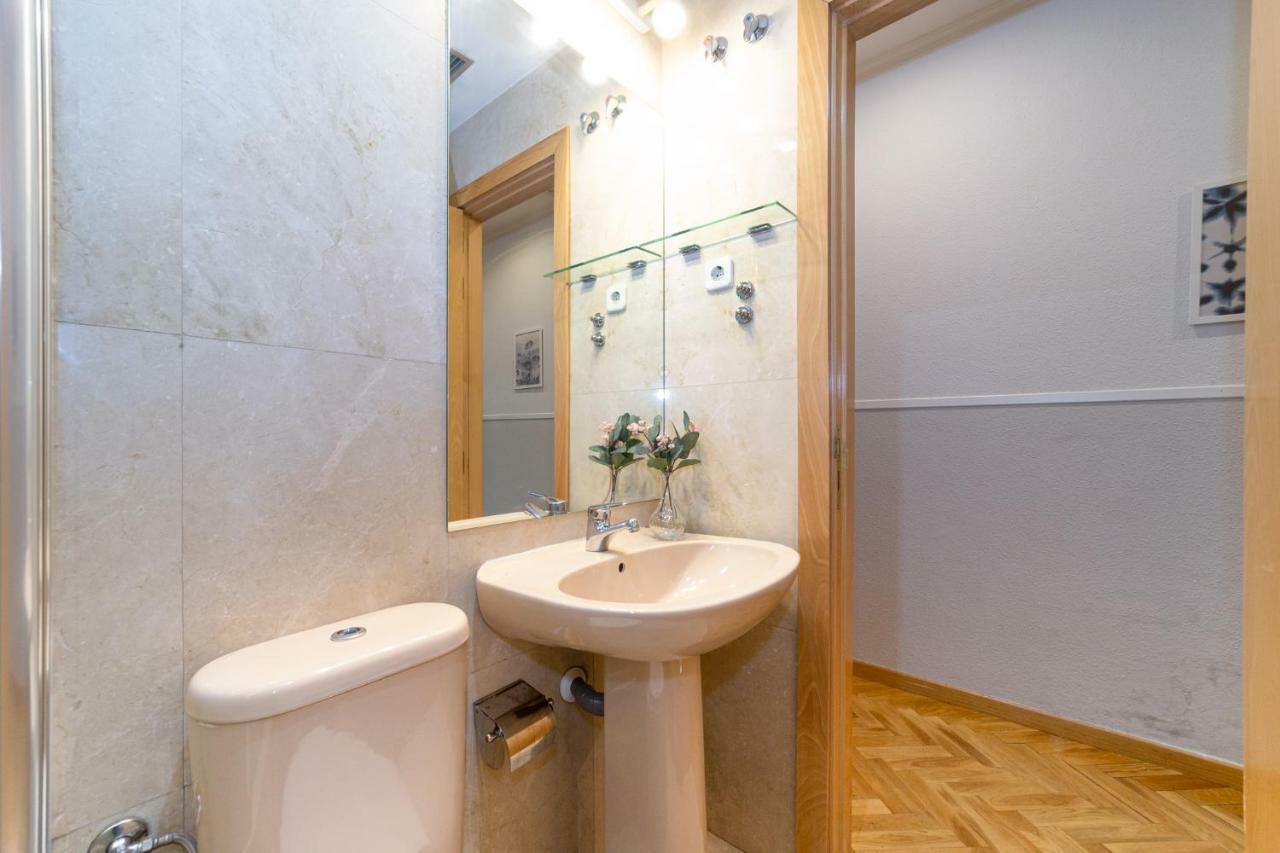 Apartamentos Plaza De Espana Madrid Bagian luar foto