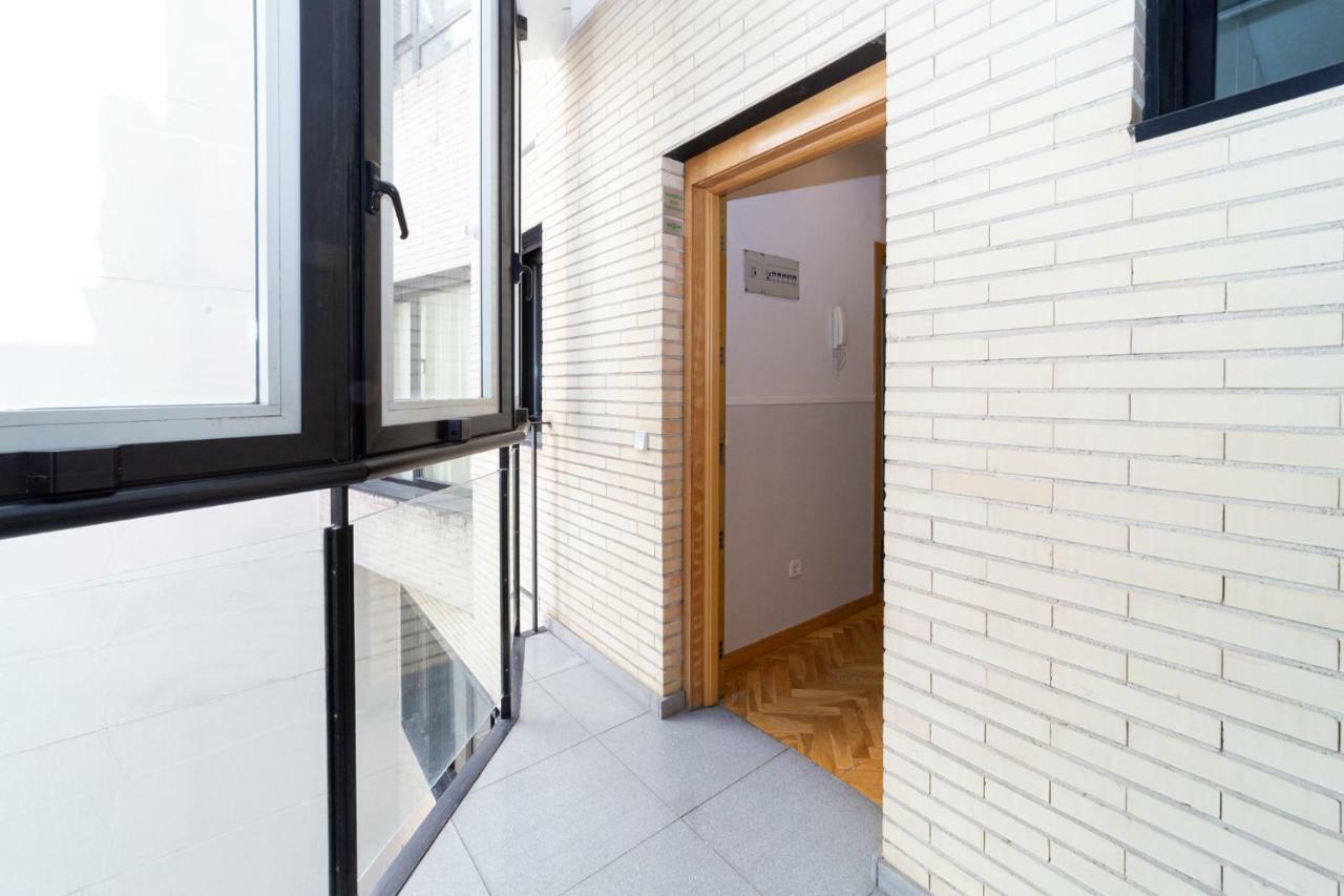 Apartamentos Plaza De Espana Madrid Bagian luar foto