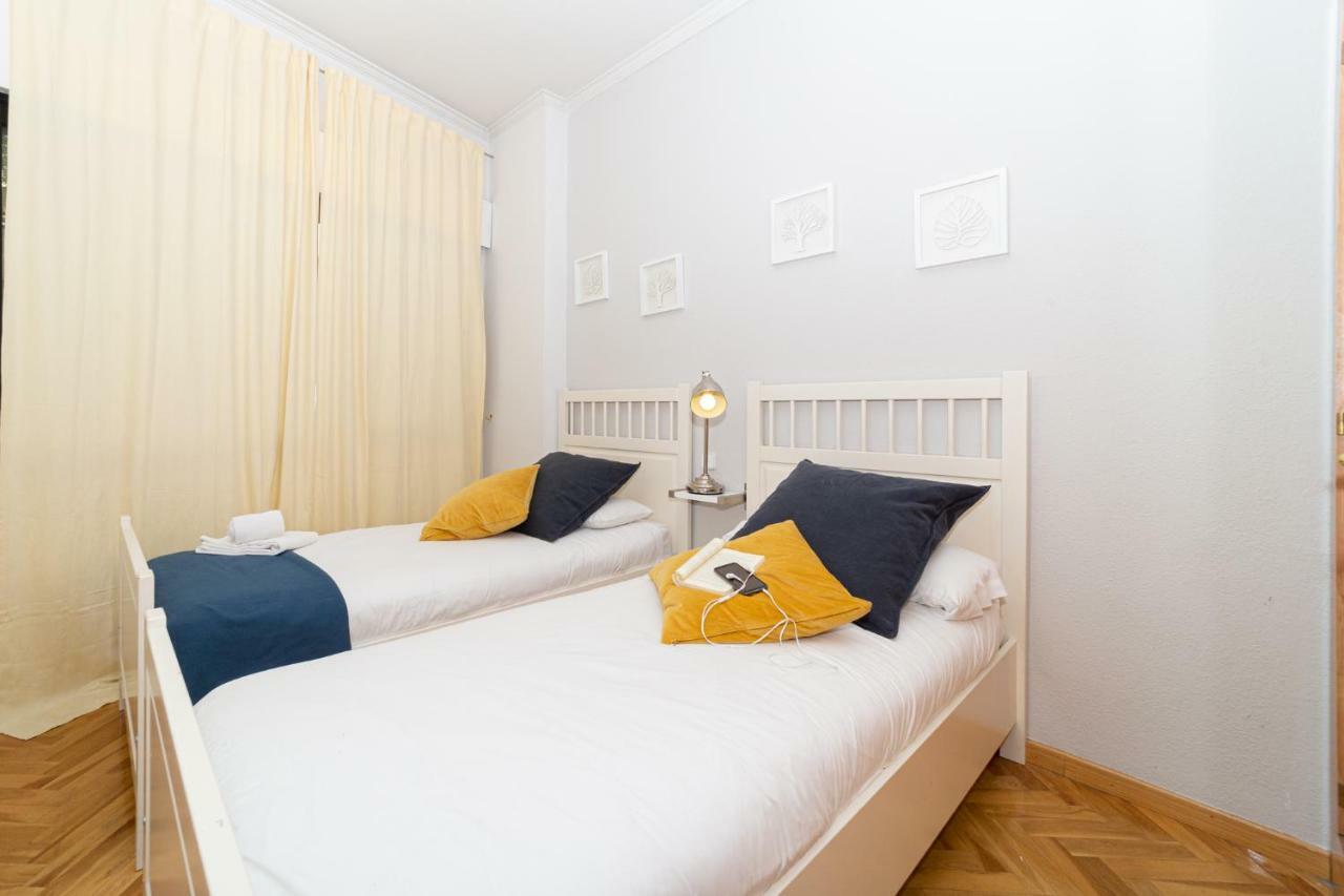 Apartamentos Plaza De Espana Madrid Bagian luar foto