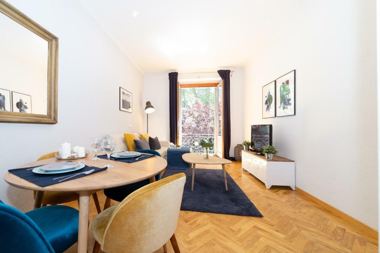 Apartamentos Plaza De Espana Madrid Bagian luar foto