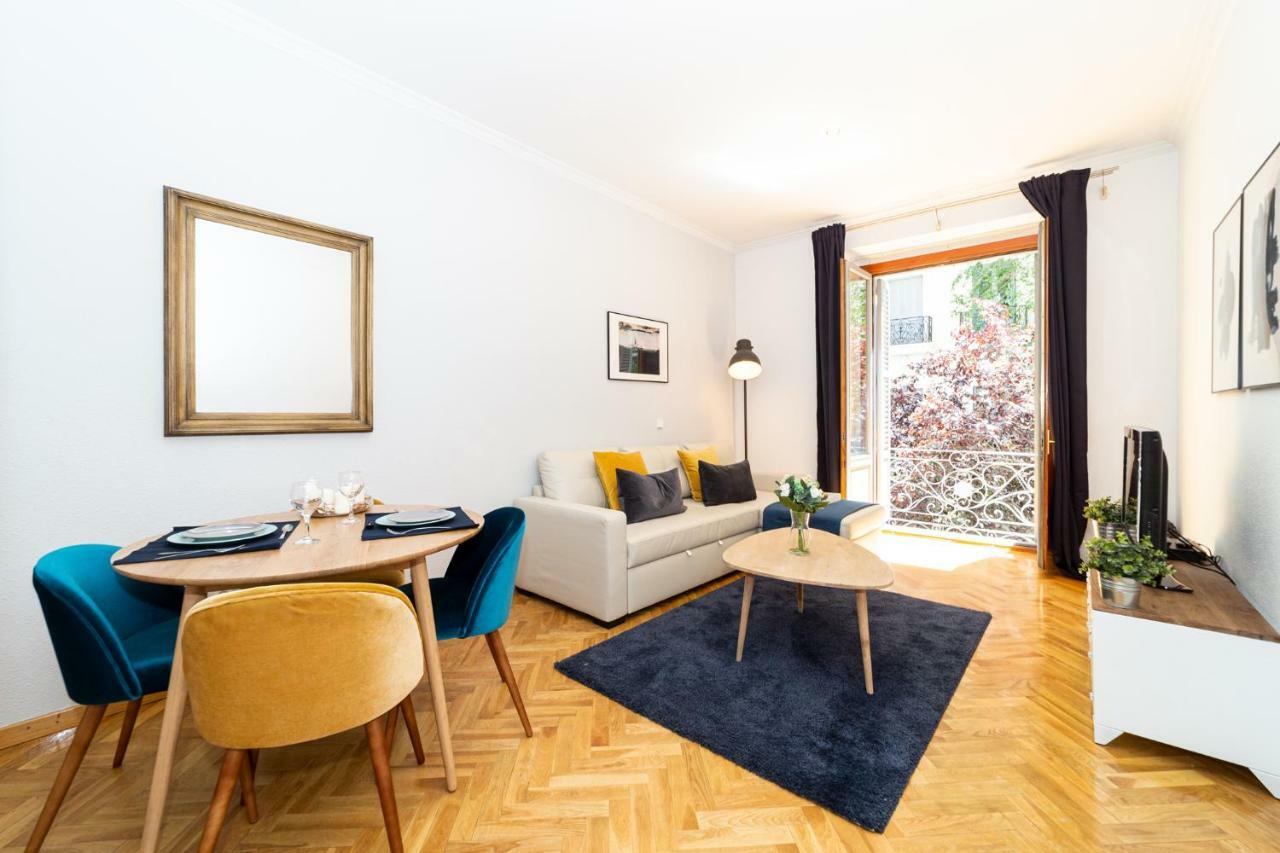 Apartamentos Plaza De Espana Madrid Bagian luar foto
