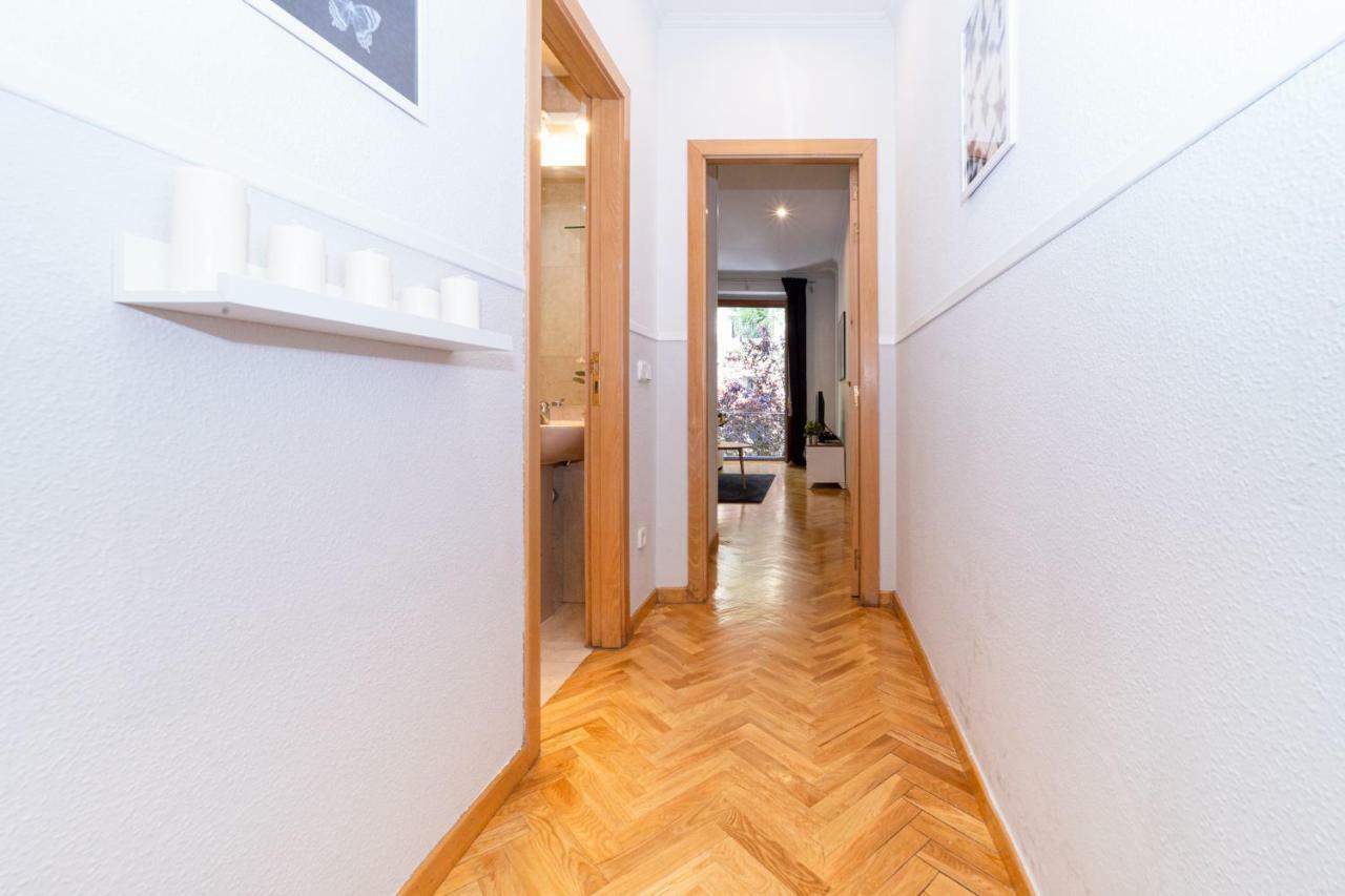 Apartamentos Plaza De Espana Madrid Bagian luar foto