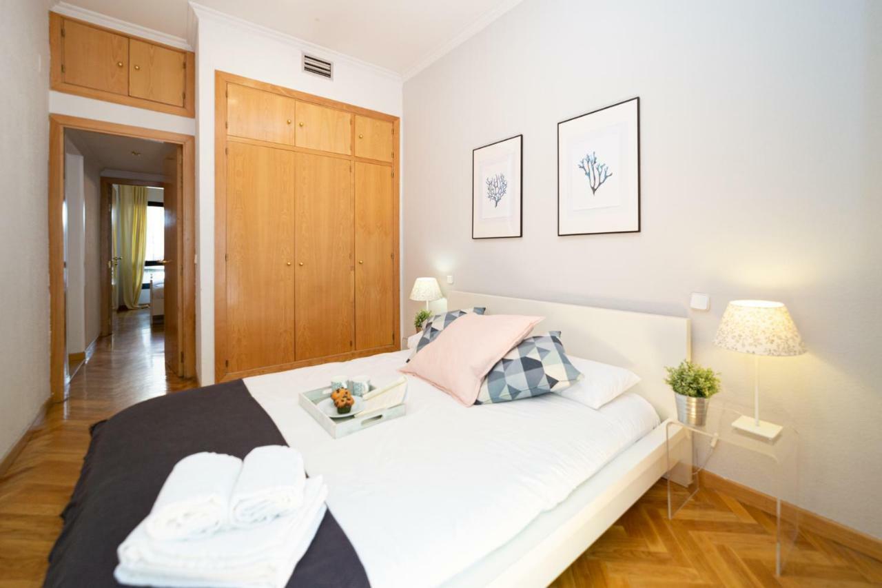 Apartamentos Plaza De Espana Madrid Bagian luar foto