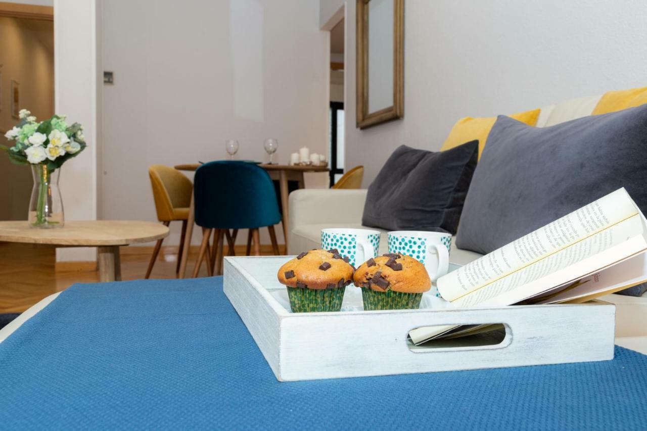 Apartamentos Plaza De Espana Madrid Bagian luar foto