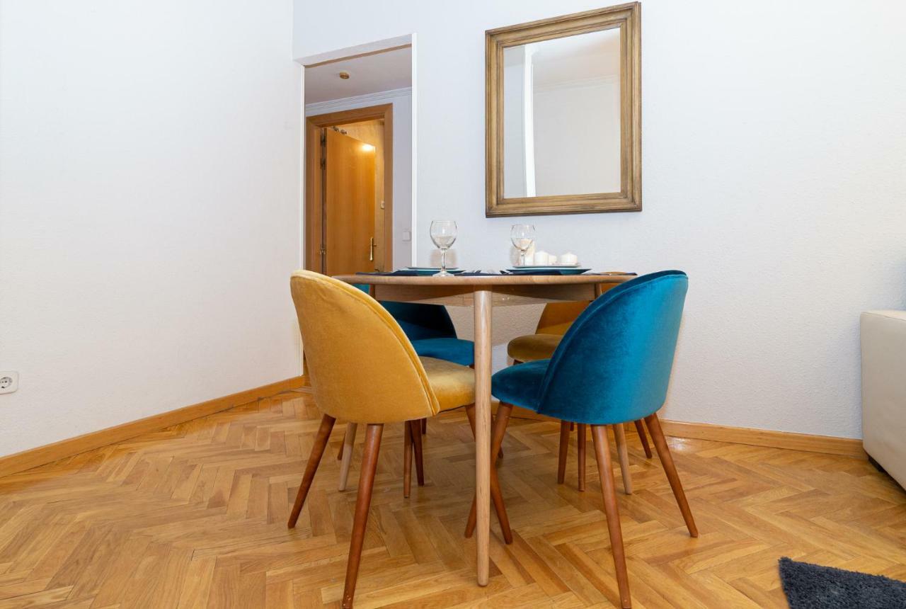 Apartamentos Plaza De Espana Madrid Bagian luar foto