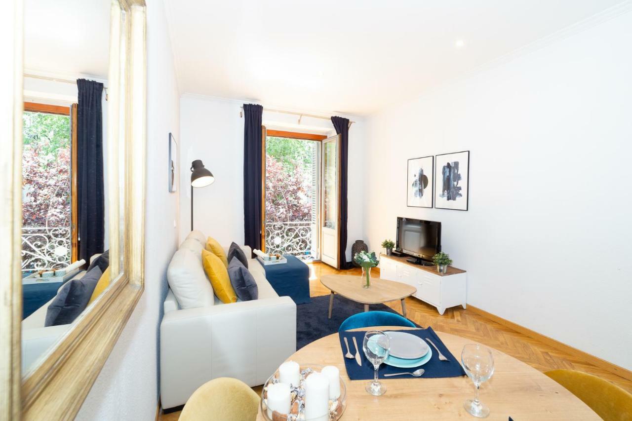 Apartamentos Plaza De Espana Madrid Bagian luar foto