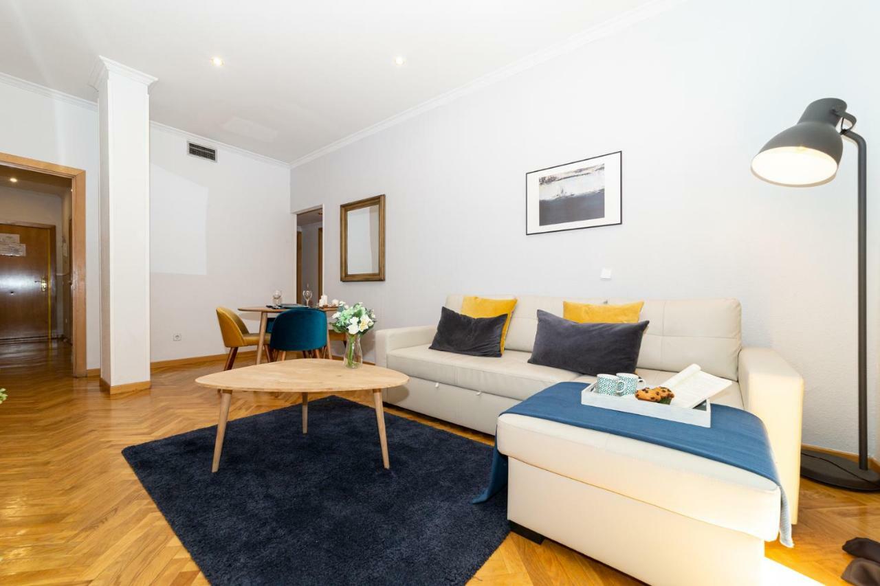 Apartamentos Plaza De Espana Madrid Bagian luar foto