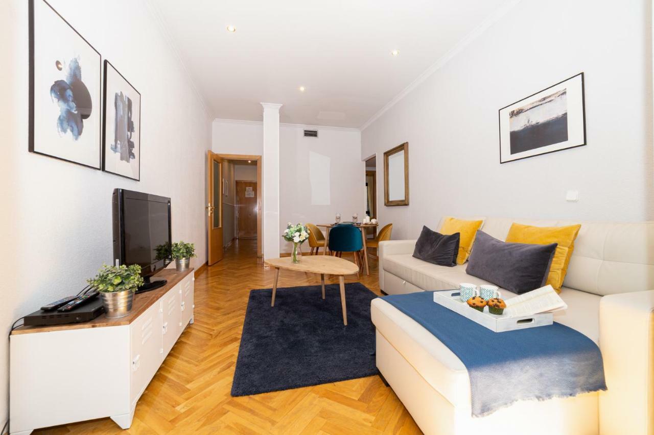 Apartamentos Plaza De Espana Madrid Bagian luar foto